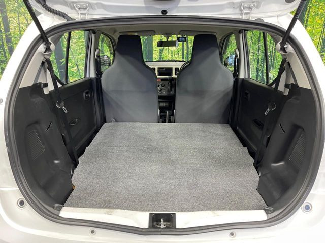 ���i�̂���������ʋ΁A���}���ɏ\���ȉ׎��X�y�[�X���m�ۂ��Ă���܂��B�Z�J���h�V�[�g��|���ƁA�傫�ȉו��̐ύڂ��\�ł���