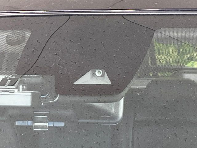 �y�G�}�[�W�F���V�[�u���[�L�z���s���ɑO���̎ԗ�����F�����A�Փ˂������Ȏ��͌x��ƃu���[�L�ŏՓˉ���Ɣ�Q�y�����A�V�X�g�B�����S�Ƀh���C�u�����y���݂��������܂��B