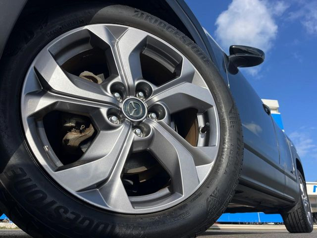 �y�����A���~�z�C�[���z�O�ςɃ}�b�`���������A���~�z�C�[���𑕒����Ă���܂��B�e��ЊO�A���~�z�C�[����A�X�^�b�h���X�^�C�����戵�����Ă���܂��B���񂲑��k����������