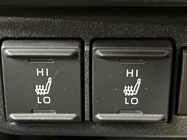 【シートヒーター】寒い日に重宝するシートヒーター!エアコンより早く温まってくれるので寒がりの人も安心ですね♪エアコンの温風は乾燥するから苦手、という方にもをおすすめです。