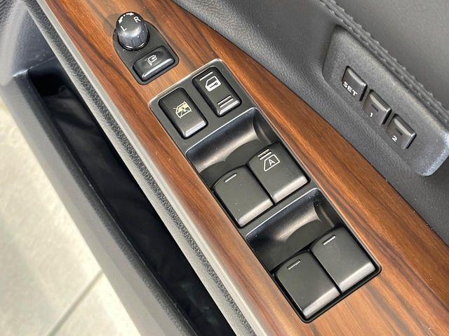 �y�d���i�[�~���[�z�T�C�h�~���[�͓d���i�[���ƂȂ��Ă���A�������ԏ�ł��L�Y�������X�N��}�����܂��B