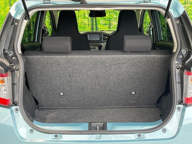 ���i�̂���������ʋ΁A���}���ɏ\���ȉ׎��X�y�[�X���m�ۂ��Ă���܂��B�Z�J���h�V�[�g��|���ƁA�傫�ȉו��̐ύڂ��\�ł���