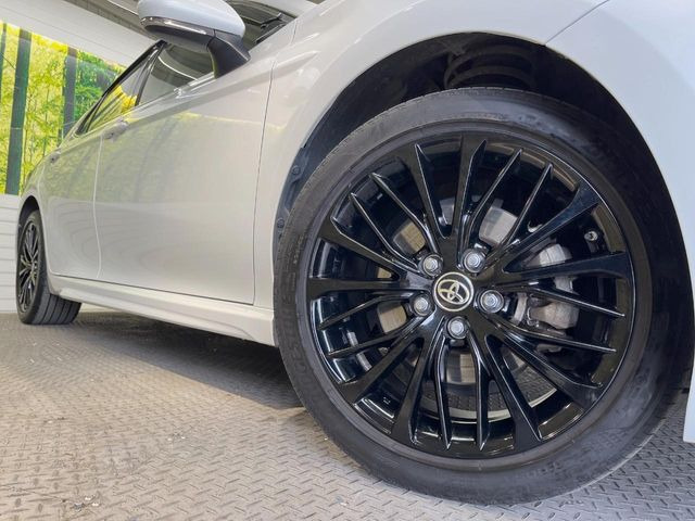 �y����18�C���`�A���~�z�C�[���z�O�ςɃ}�b�`���������A���~�z�C�[���𑕒����Ă���܂��B�e��ЊO�A���~�z�C�[����A�X�^�b�h���X�^�C�����戵�����Ă���܂��B���񂲑��k����������