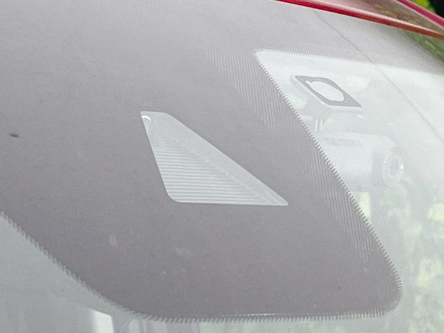 �yi-ACTIVESENSE�z���s���ɑO���̎ԗ�����F�����A�Փ˂������Ȏ��͌x��ƃu���[�L�ŏՓˉ���Ɣ�Q�y�����A�V�X�g�B�����S�Ƀh���C�u�����y���݂��������܂��B