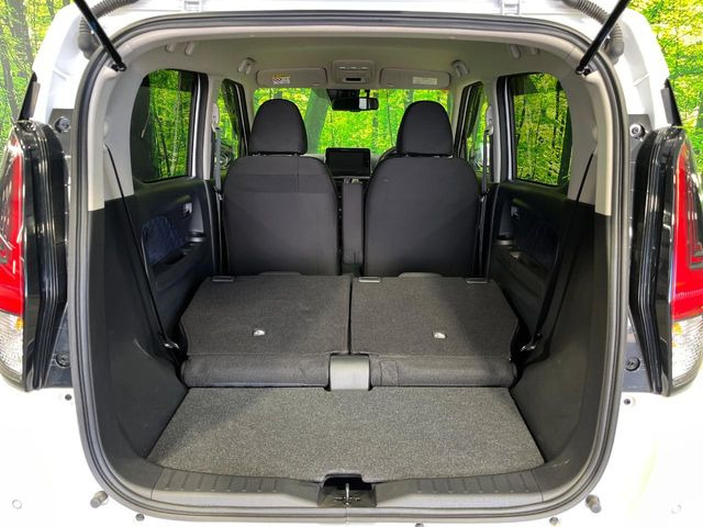 ���i�̂���������ʋ΁A���}���ɏ\���ȉ׎��X�y�[�X���m�ۂ��Ă���܂��B�Z�J���h�V�[�g��|���ƁA�傫�ȉו��̐ύڂ��\�ł���