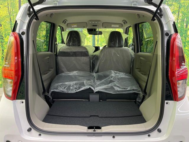 ���i�̂���������ʋ΁A���}���ɏ\���ȉ׎��X�y�[�X���m�ۂ��Ă���܂��B�Z�J���h�V�[�g��|���ƁA�傫�ȉו��̐ύڂ��\�ł���