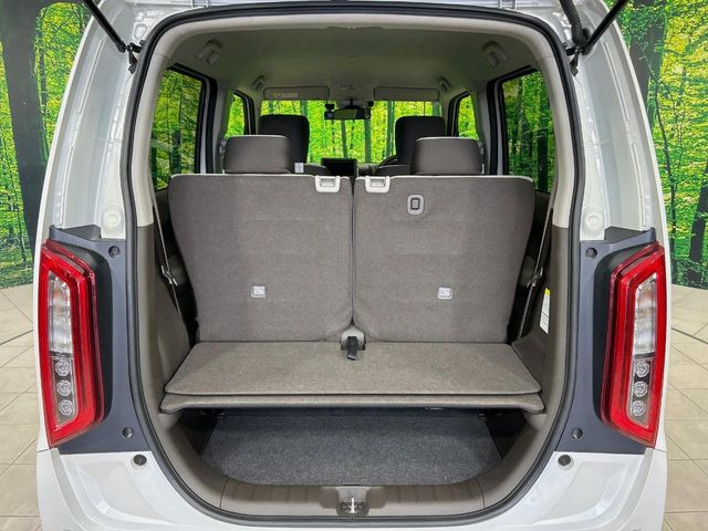 積み下ろしのしやすいデッキにはたっぷりと荷物を積み込んでいただけます。遊びから仕事まで、様々なシーンで頼れます♪