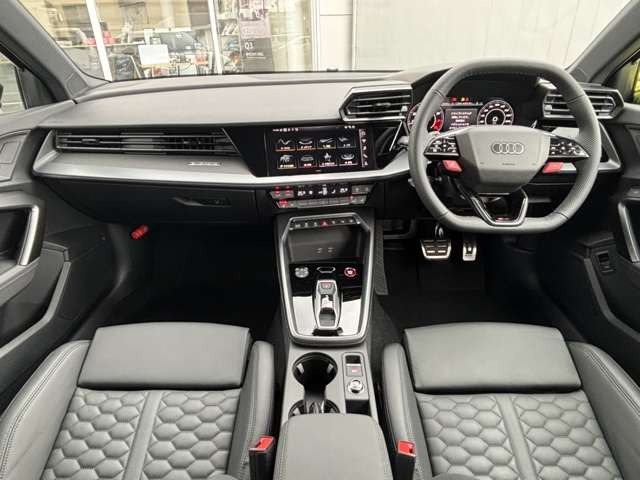 RS3スポーツバック2.5 4WD