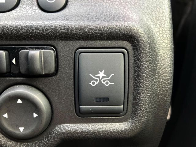 ���y�Փ˔�Q�y���V�X�e���z�a�؂Ȃǂł̒ᑬ���s���A�O���̎ԗ������[�U�[���[�_�[�����m���A�Փ˂�����ł��Ȃ��Ɣ��f�����ꍇ�ɁA�ً}�u���[�L���쓮�B�Ǔ˂Ȃǂ̊댯������A�܂��͏Փ˂̔�Q���y�����܂��B