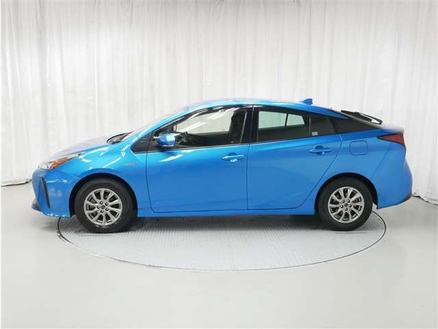 プリウス1.8 S E-Four 4WD