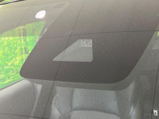 �y�g���^�Z�[�t�e�B�Z���X�z���s���ɑO���̎ԗ�����F�����A�Փ˂������Ȏ��͌x��ƃu���[�L�ŏՓˉ���Ɣ�Q�y�����A�V�X�g�B�����S�Ƀh���C�u�����y���݂��������܂��B