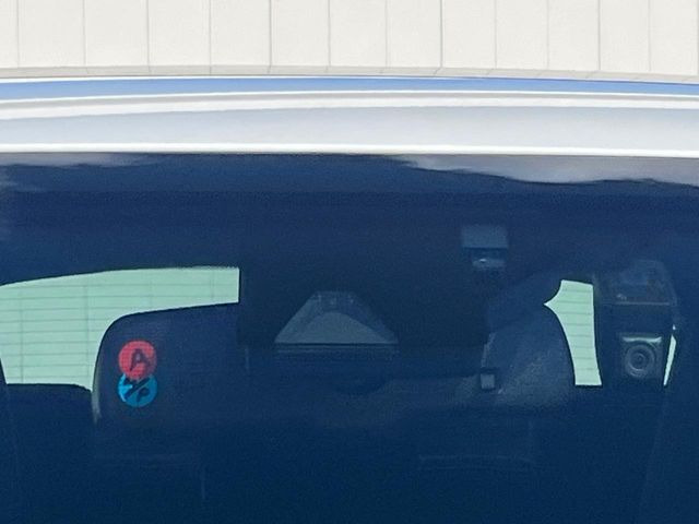 �y�g���^�Z�[�t�e�B�Z���X�z���s���ɑO���̎ԗ�����F�����A�Փ˂������Ȏ��͌x��ƃu���[�L�ŏՓˉ���Ɣ�Q�y�����A�V�X�g�B�����S�Ƀh���C�u�����y���݂��������܂��B