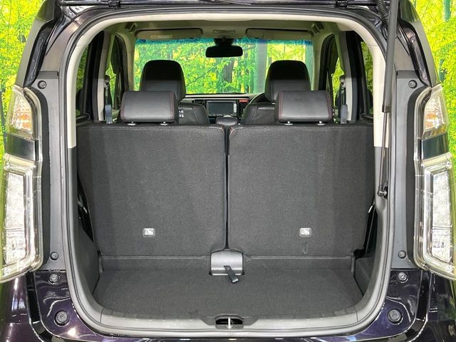 ���i�̂���������ʋ΁A���}���ɏ\���ȉ׎��X�y�[�X���m�ۂ��Ă���܂��B�Z�J���h�V�[�g��|���ƁA�傫�ȉו��̐ύڂ��\�ł���