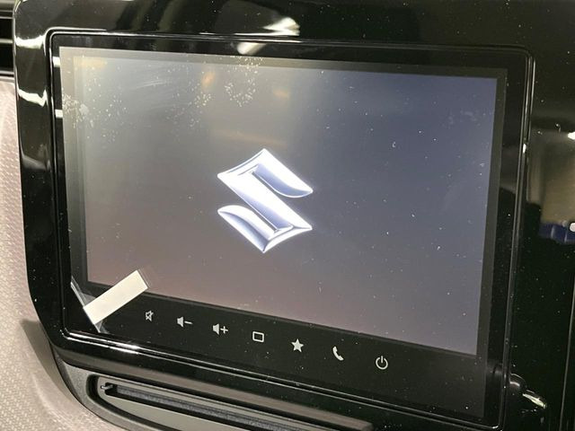 �y�����i�r�z�l�C�̏����i�r�𑕔����Ă���܂��B�i�r�̎g���₷���͂������A�I�[�f�B�I�@�\���[��!�L�����v�◷�s�͂������A�ʋ΂┃�����ȂǕ��i�̃h���C�u���y�����Ȃ�͂���