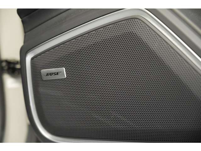 BOSE�T�E���h�V�X�e�����ڂŎԓ���Ԃ��㎿�ȋ�Ԃւƕς��Ă���܂��B