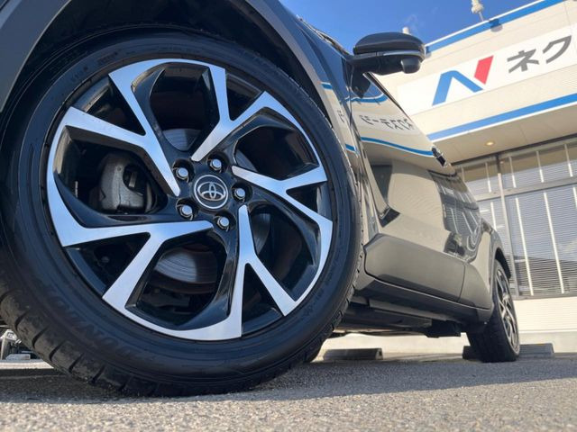 �y����18�C���`�A���~�z�C�[���z�O�ςɃ}�b�`���������A���~�z�C�[���𑕒����Ă���܂��B�e��ЊO�A���~�z�C�[����A�X�^�b�h���X�^�C�����戵�����Ă���܂��B���񂲑��k����������