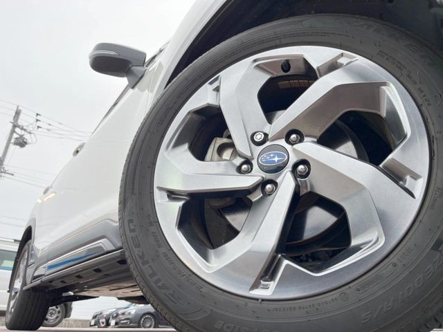 �y����18�C���`�A���~�z�C�[���z�O�ςɃ}�b�`���������A���~�z�C�[���𑕒����Ă���܂��B�e��ЊO�A���~�z�C�[����A�X�^�b�h���X�^�C�����戵�����Ă���܂��B���񂲑��k����������