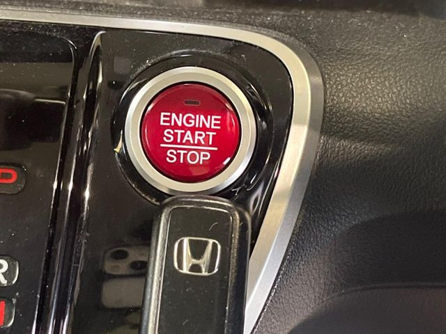 �yHonda�X�}�[�g�L�[�z�J�o����|�P�b�g�ɓ��ꂽ�܂܂ł��h�A�̎{���E�������\�ȃX�}�[�g�L�[�𑕔��B�G���W���̃I���E�I�t�����J�M�����o���K�v����������Ƃ��Ă��֗��ł���