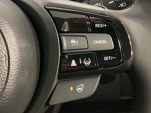 【アダプティブクルーズコントロール】高速道路での長距離走行が楽に!!自動で速度を保つクルーズコントロールが、衝突軽減システムと連携し、前方の車両を感知して車間を保つように速度調節してくれます!!