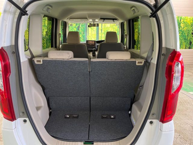 ���i�̂���������ʋ΁A���}���ɏ\���ȉ׎��X�y�[�X���m�ۂ��Ă���܂��B�Z�J���h�V�[�g��|���ƁA�傫�ȉו��̐ύڂ��\�ł���