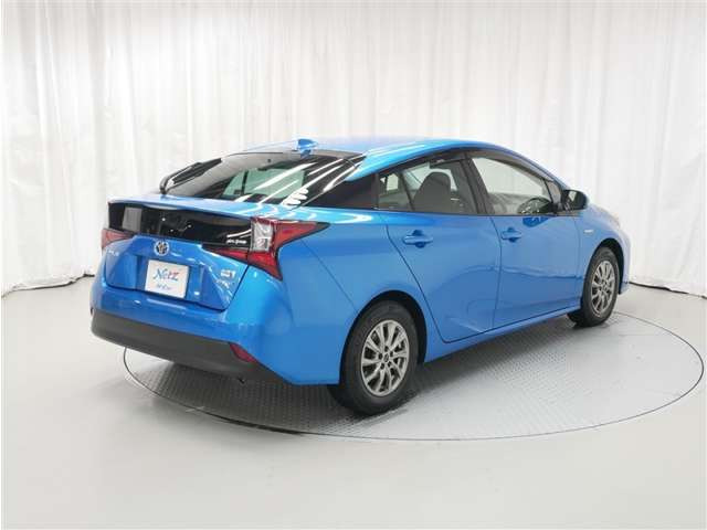 プリウス1.8 S E-Four 4WD