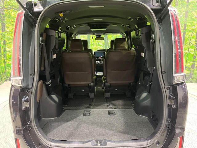 ���i�̂���������ʋ΁A���}���ɏ\���ȉ׎��X�y�[�X���m�ۂ��Ă���܂��B�Z�J���h�V�[�g��|���ƁA�傫�ȉו��̐ύڂ��\�ł���