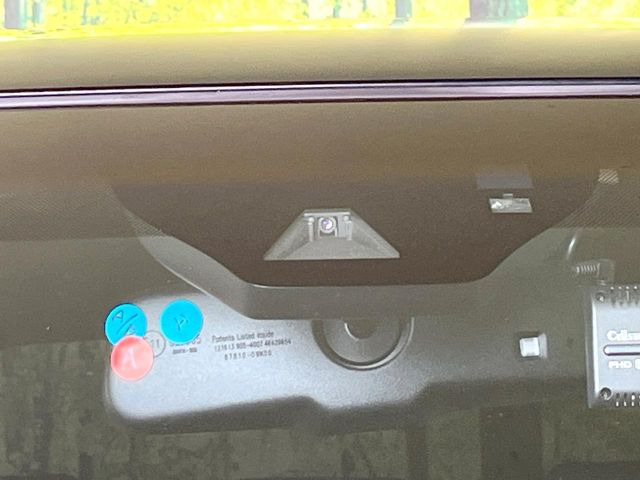 【トヨタセーフティセンス】走行中に前方の車両等を認識し、衝突しそうな時は警報とブレーキで衝突回避と被害軽減をアシスト。より安全にドライブをお楽しみいただけます。