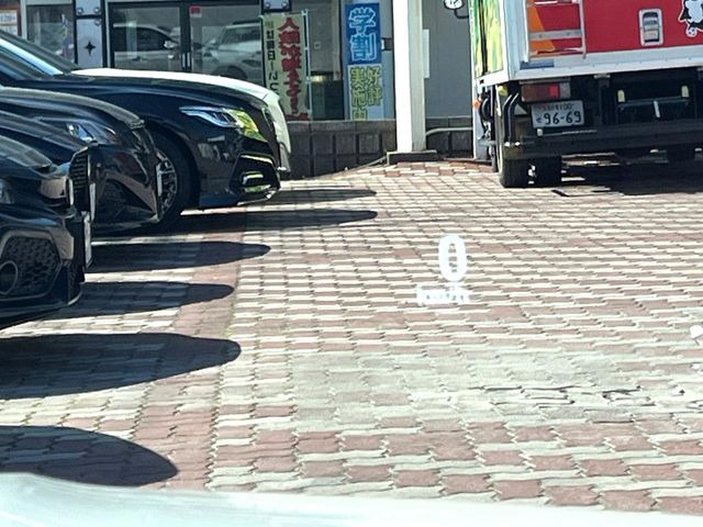 �y�J���[�w�b�h�A�b�v�f�B�X�v���C�z���݂̑��x�⑖�s�����f�W�^���\���ŉ^�]�ȑO���̃K���X�ɓ��e!�J���[�t���Ŏ��F���������A�^�]���ڐ������炳���K�v�ȏ����m�F�ł���̂łƂ��Ă��֗��ň��S!