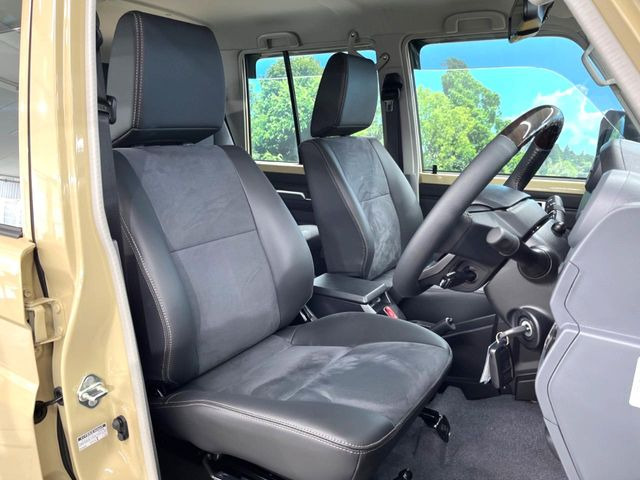 �y�n�[�t���U�[�V�[�g�z�������ƍ���S�n�𗼗������l�C�̃V�[�g���w�ʁE���ʂ̃t�@�u���b�N�f�ނ́A�ʋC���̗ǂ��⊊��ɂ����ɗD��Ă��܂��B�C���╞���ɍ��E���ꂸ���K�ɂ���肢�������܂��B