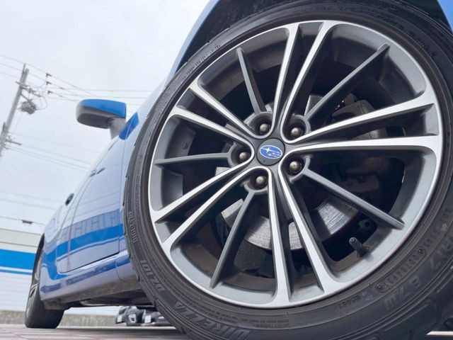 �y����17�C���`�A���~�z�C�[���z�O�ςɃ}�b�`���������A���~�z�C�[���𑕒����Ă���܂��B�e��ЊO�A���~�z�C�[����A�X�^�b�h���X�^�C�����戵�����Ă���܂��B���񂲑��k����������