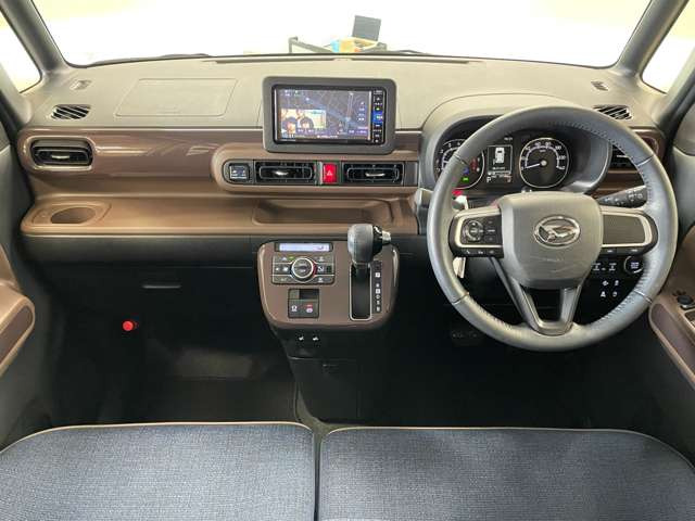 ���D�݂̃I�v�V�����𑕒����Č�[�Ԃ��邱�Ƃ��\�ł��B�i�r�E�o�b�N�J�����EETC�E��ȃt���b�v�_�E�����j�^�[�E�R�[�e�B���O�E�V�[�g�J�o�[�E�h���C�u���R�[�_�[�E�G���W���X�^�[�^�[ �ȂǂȂǎ戵����!