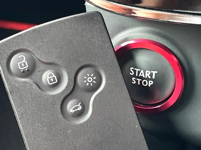 ���L�[�f�U�C���͂������ȃJ�[�h�^�C�v�ł��B