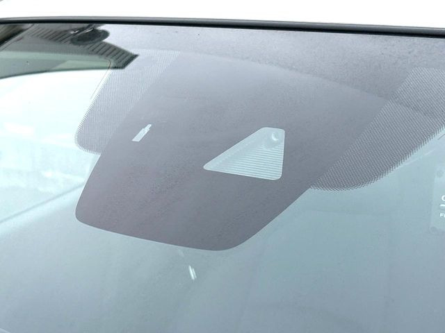 【スマートブレーキサポート】走行中に前方の車両等を認識し、衝突しそうな時は警報とブレーキで衝突回避と被害軽減をアシスト。より安全にドライブをお楽しみいただけます。