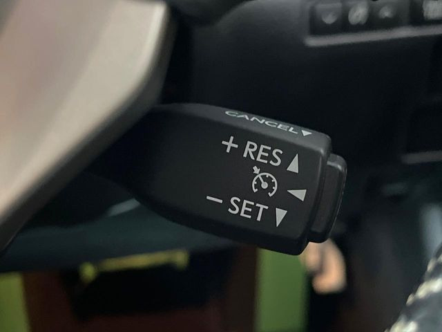 �y�N���[�Y�R���g���[���z�������H�����N���N���s�B�A�N�Z���𗣂��Ă���葬�x�ő��s���ł��A�������^�]���̕��S���y��!�����E�������ȒP�ȃX�C�b�`����Œ����ł��܂��B