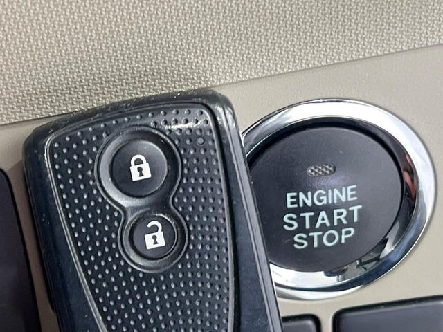 �y�A�N�Z�X�L�[&�v�b�V���X�^�[�g�z�J�o����|�P�b�g�ɓ��ꂽ�܂܂ł��h�A�̎{���E�������\�ȃX�}�[�g�L�[�𑕔��B�G���W���̃I���E�I�t�����J�M�����o���K�v�������A�{�^�����v�b�V�����邾����OK��