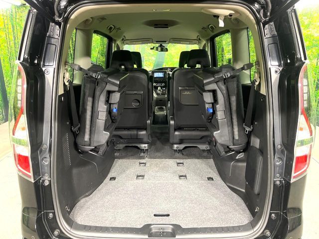 ���i�̂���������ʋ΁A���}���ɏ\���ȉ׎��X�y�[�X���m�ۂ��Ă���܂��B�Z�J���h�V�[�g��|���ƁA�傫�ȉו��̐ύڂ��\�ł���