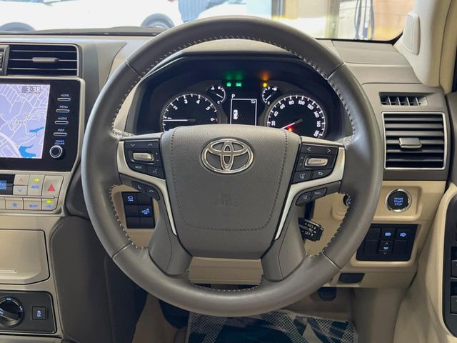 �y�����v�����X�e�A�����O�z�㎿�Ȋv���g�p���邱�ƂŁA��ɂ����������݂ƂĂ��^�]���₷���n���h���ł���