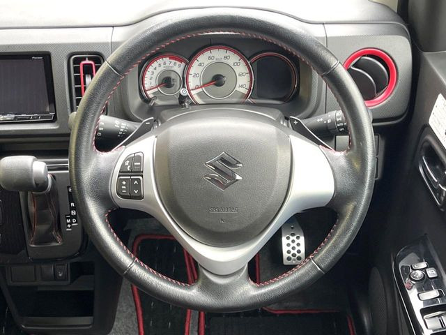 �y�����v�����X�e�A�����O�z�㎿�Ȋv���g�p���邱�ƂŁA��ɂ����������݂ƂĂ��^�]���₷���n���h���ł���