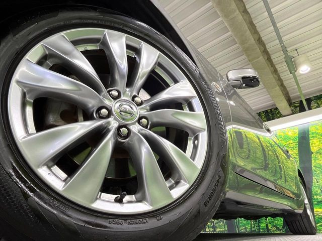 �y����18�C���`�A���~�z�C�[���z�O�ςɃ}�b�`���������A���~�z�C�[���𑕒����Ă���܂��B�e��ЊO�A���~�z�C�[����A�X�^�b�h���X�^�C�����戵�����Ă���܂��B���񂲑��k����������