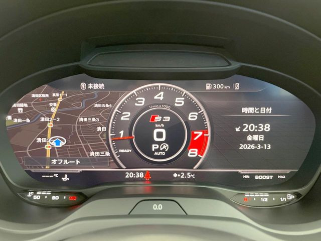 ���o�[�`�����R�b�N�s�b�g:�S�̂��t���p�l���ƂȂ��Ă����i�I�ȃ��[�^�[�p�l���B�ʏ�̃X�s�[�h���[�^�[�Ƃ��Ă̋@�\�͂������A�i�r�E�I�[�f�B�I�@�\�̊m�F�E������ł��A�^�]�ɏW�����₷���Ȃ��Ă���܂��B