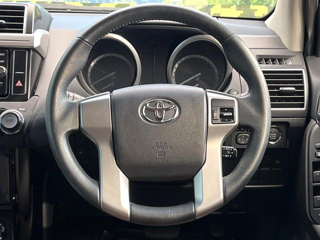 �y�����v�����X�e�A�����O�z�㎿�Ȋv���g�p���邱�ƂŁA��ɂ����������݂ƂĂ��^�]���₷���n���h���ł���