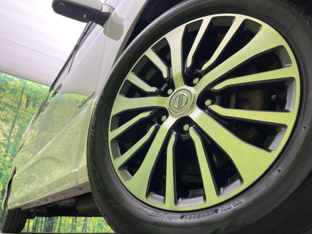 �y����16�C���`�A���~�z�C�[���z�O�ςɃ}�b�`���������A���~�z�C�[���𑕒����Ă���܂��B�e��ЊO�A���~�z�C�[����A�X�^�b�h���X�^�C�����戵�����Ă���܂��B���񂲑��k����������