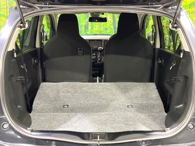 ���i�̂���������ʋ΁A���}���ɏ\���ȉ׎��X�y�[�X���m�ۂ��Ă���܂��B�Z�J���h�V�[�g��|���ƁA�傫�ȉו��̐ύڂ��\�ł���