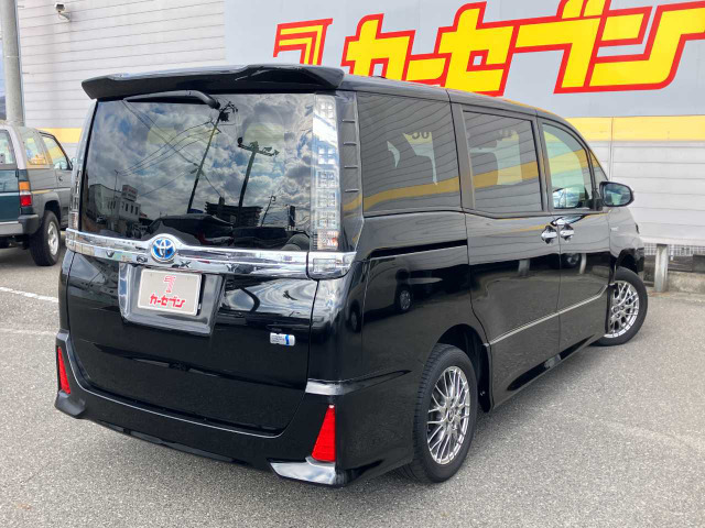 ヴォクシー1.8 ハイブリッド ZS 煌II