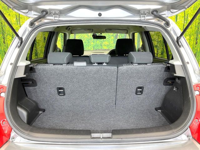 ���i�̂���������ʋ΁A���}���ɏ\���ȉ׎��X�y�[�X���m�ۂ��Ă���܂��B�Z�J���h�V�[�g��|���ƁA�傫�ȉו��̐ύڂ��\�ł���