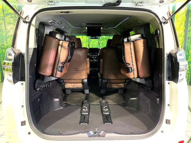 ���i�̂���������ʋ΁A���}���ɏ\���ȉ׎��X�y�[�X���m�ۂ��Ă���܂��B�Z�J���h�V�[�g��|���ƁA�傫�ȉו��̐ύڂ��\�ł���