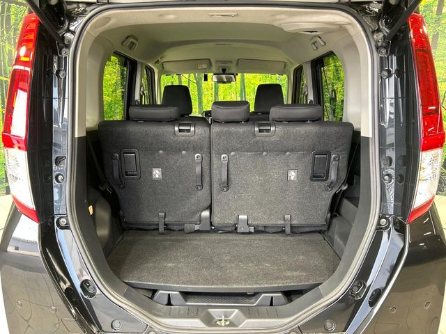 ���i�̂���������ʋ΁A���}���ɏ\���ȉ׎��X�y�[�X���m�ۂ��Ă���܂��B�Z�J���h�V�[�g��|���ƁA�傫�ȉו��̐ύڂ��\�ł���