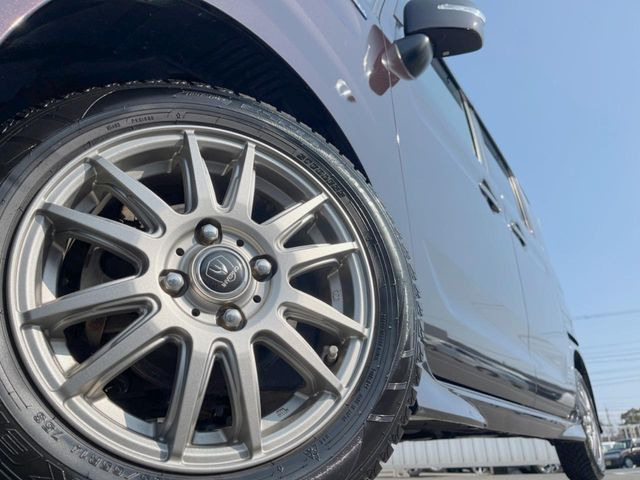 �y14�C���`�A���~�z�C�[���z�O�ςɃ}�b�`�����A���~�z�C�[���𑕒����Ă���܂��B�e��A���~�z�C�[����A�X�^�b�h���X�^�C�����戵�����Ă���܂��B���񂲑��k����������