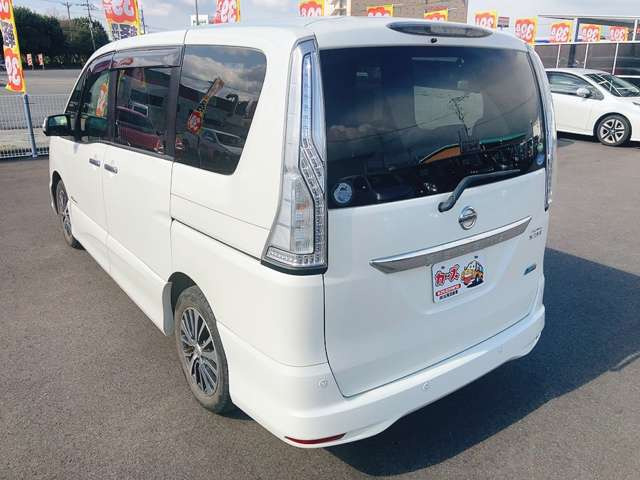 ���X�ł͌y�����Ԃ��畁�ʎԂ܂ŕ��L���I�[�����[�J�[�̎Ԏ�E�F�E�O���[�h��L�x�ɑ����Ă���܂��B