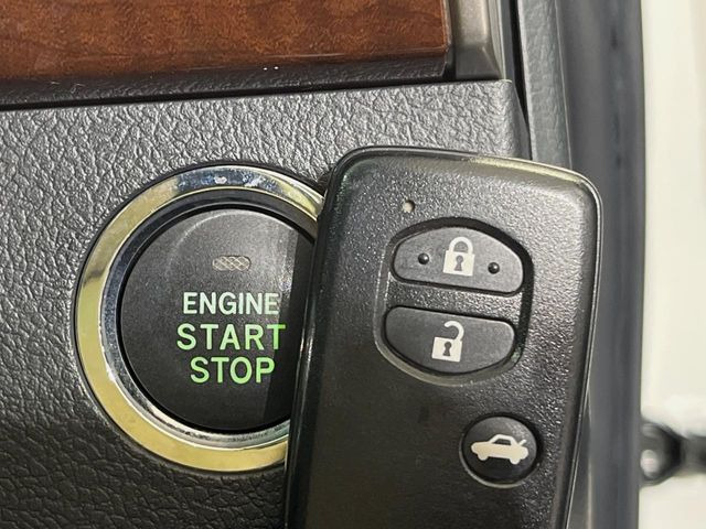 �y�X�}�[�g�L�[�z�J�o����|�P�b�g�ɓ��ꂽ�܂܂ł��h�A�̎{���E�������\�ȃX�}�[�g�L�[�𑕔��B�G���W���̃I���E�I�t�����J�M�����o���K�v����������Ƃ��Ă��֗��ł���